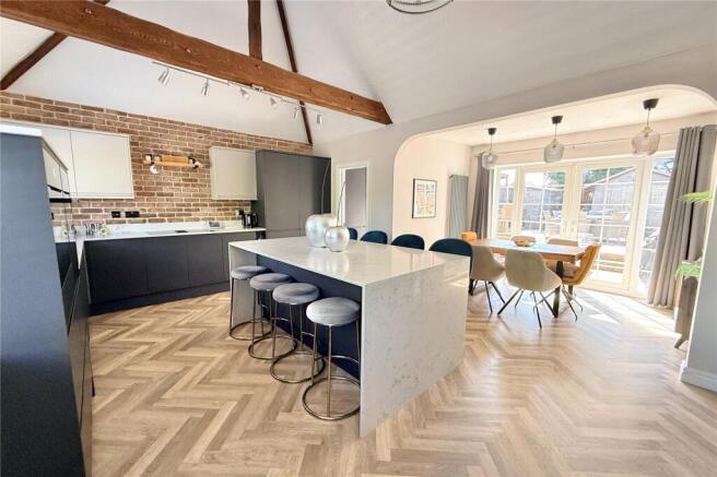 Kitchen/B'fast Room