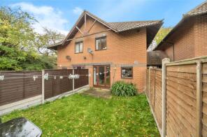 16, Aynscombe Close, Dunstable LU6 1FA