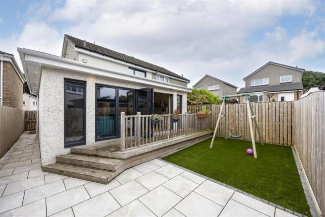 04-3_CORRIE_PLACE_LENZIE_004.jpg