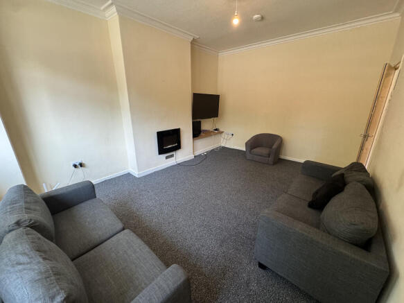1 bed House Share to rent Image 7