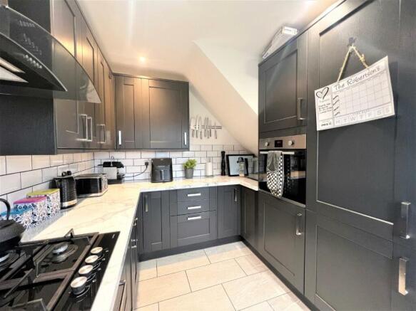 Kitchen 2.jpg