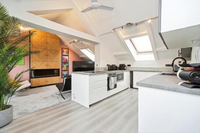 3 bed Penthouse for sale Image 5