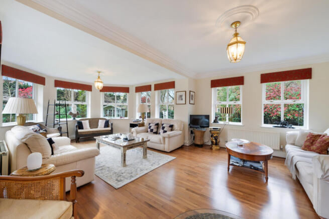 5 bed Detached for sale Image 12