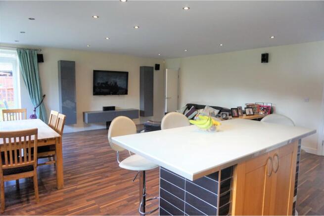 Lounge / Kitchen