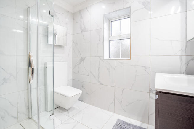 6 bed Detached for sale Image 11