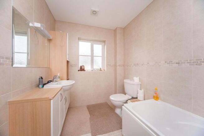 Family Bathroom / WC
