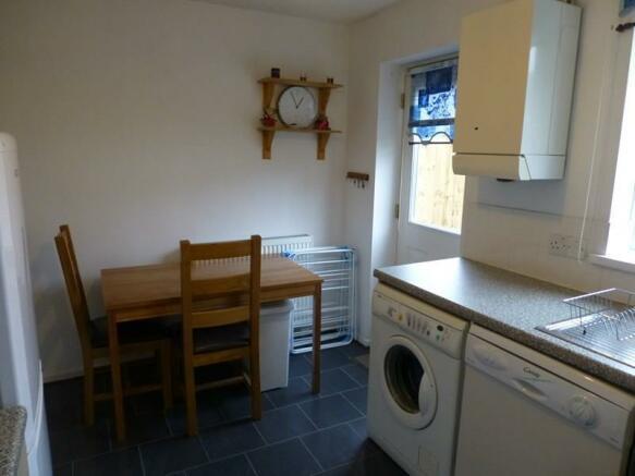 2 meadow way dining area.jpg