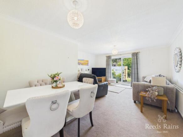 2 bed Apartment for sale Image 2