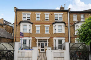 7, 112 Harrington Court, Devonport Road, London W12 8NU