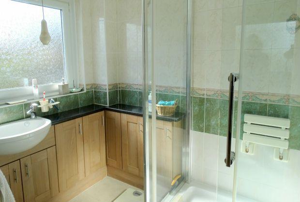 SHOWER ROOM