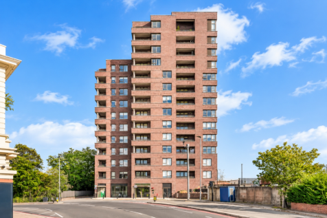 2 Pier Road, London, London, E16