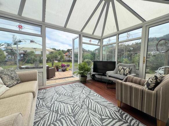 3 bed Bungalow for sale Image 4