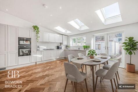 Middleton Gardens, Gants Hill, IG2