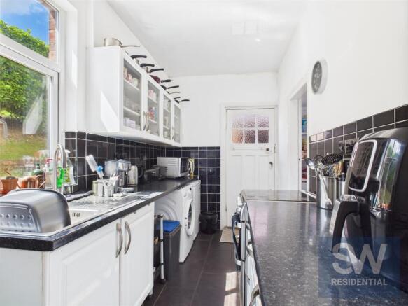 4 bed Detached for sale Image 9