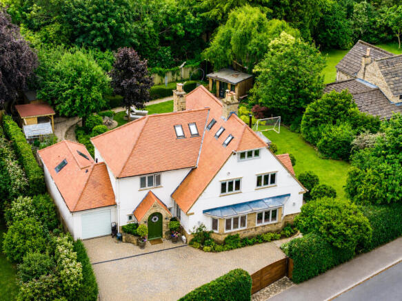 6 bed Detached for sale in leeds