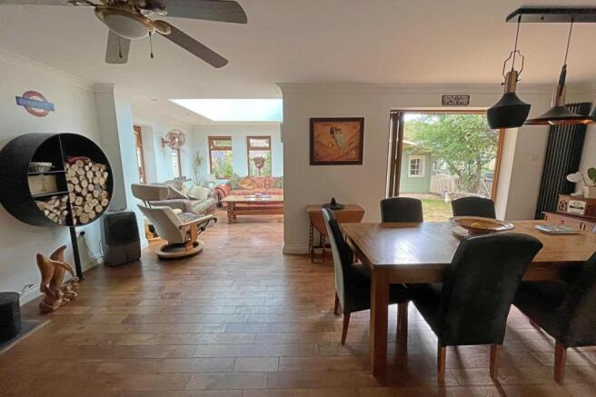 Sitting/ Dining Area