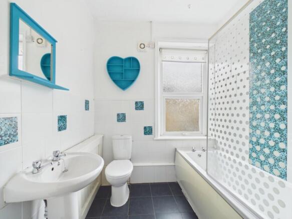 3 bed Terraced to rent Image 5
