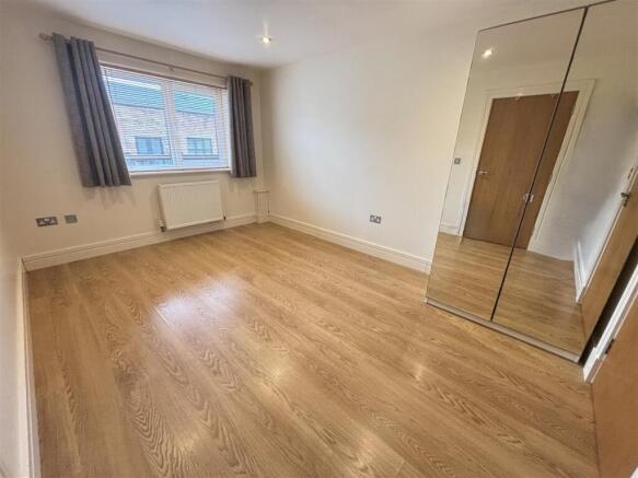 2 bed Apartment for sale Image 4