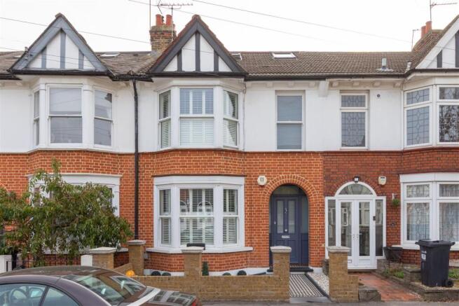 Waverley Road, E18