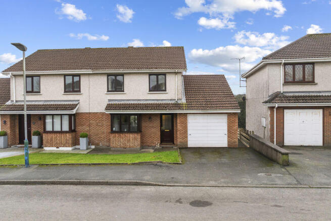 31 Meadow Crescent