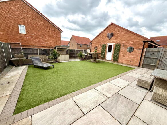 A Show Home Condition Family Property With Everything You Need Close To Hand photo 4