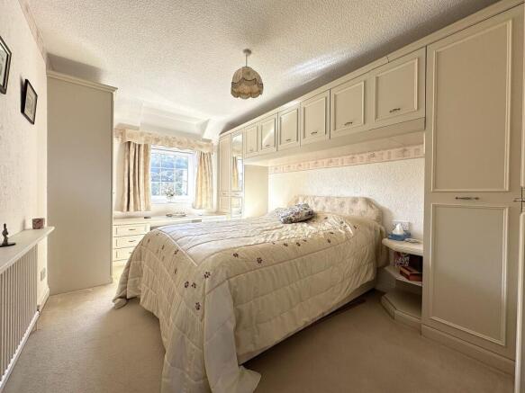 2 bed Apartment for sale Image 9