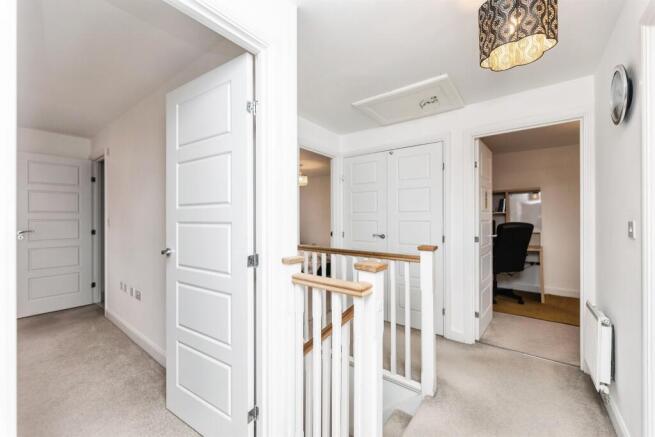 4 bed Detached for sale Image 9