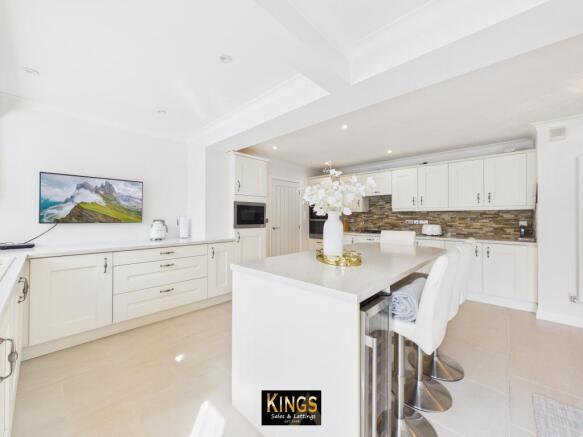 4 bed Detached for sale Image 10
