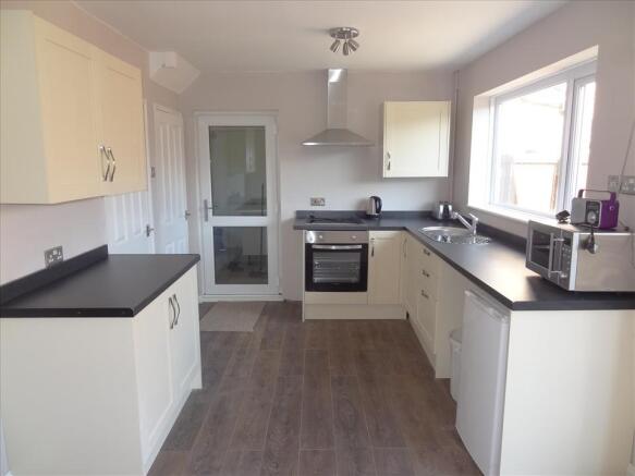 KITCHEN/DINING ROOM
