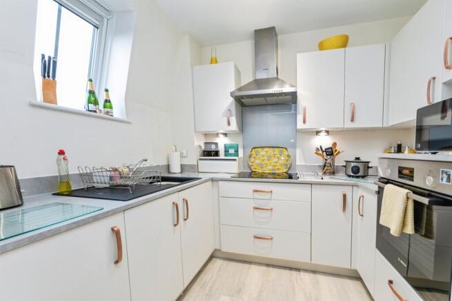 2 bed Apartment for sale Image 8