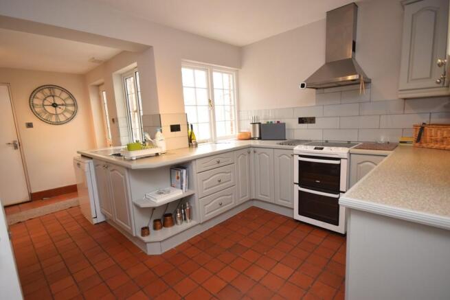 Kitchen/Breakfast...