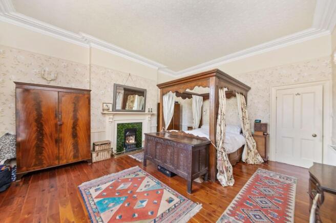6 bed Detached for sale Image 12