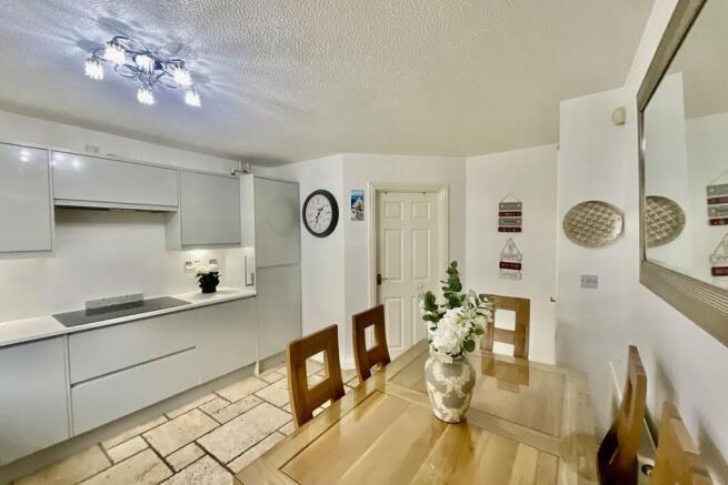 4 bed Detached for sale Image 9