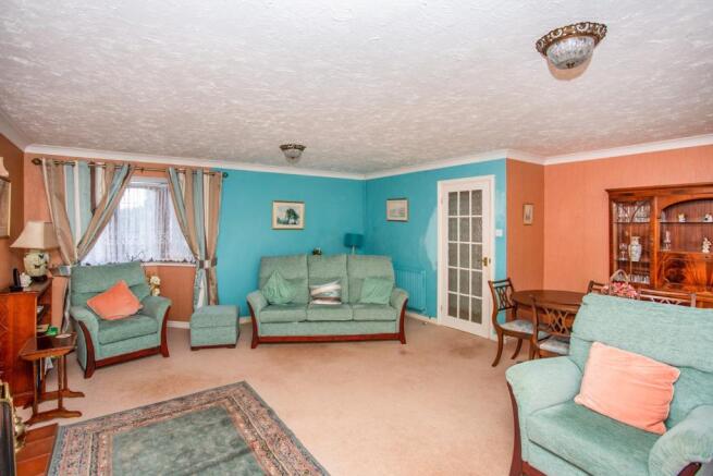 sitting/dining room