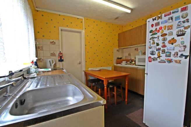 Kitchen 2.JPG