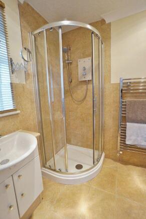 En suite showe...