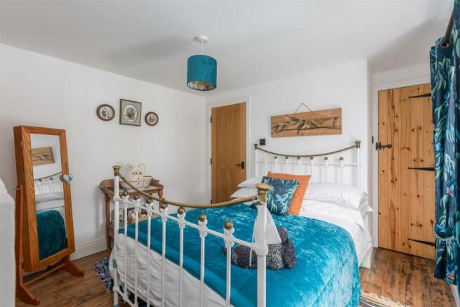 Hill Cottages 6 Bedroom 2-2.jpg