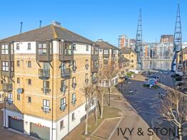 Flat 4, 26 Gloucester House, Gatcombe Road, Silvertown, London E16 1TB