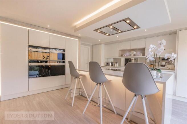 6 bed Detached for sale Image 12