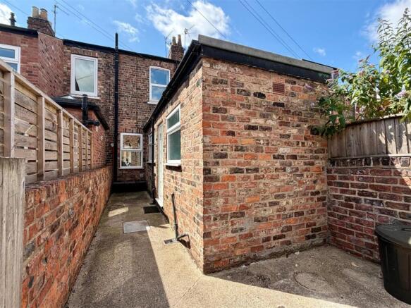 2 bed Terraced for sale Image 10
