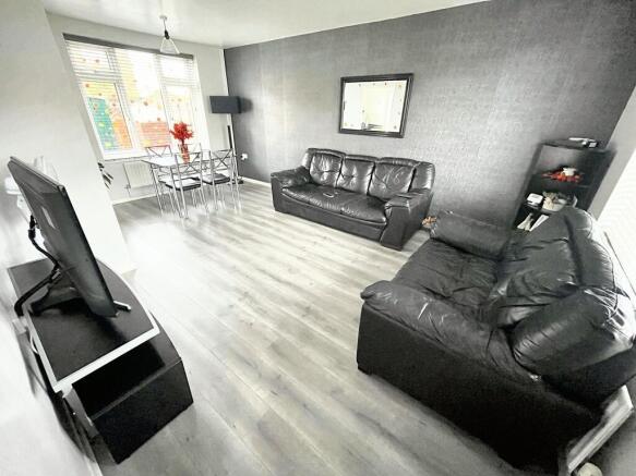 Sunshine Lounge-Dining Room