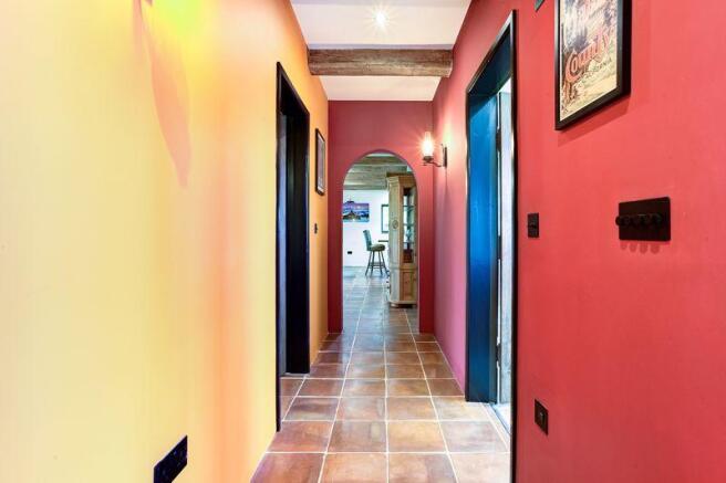 BUNGALOW - HALL