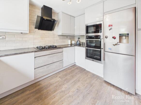 3 bed Semi-Detached for sale Image 7