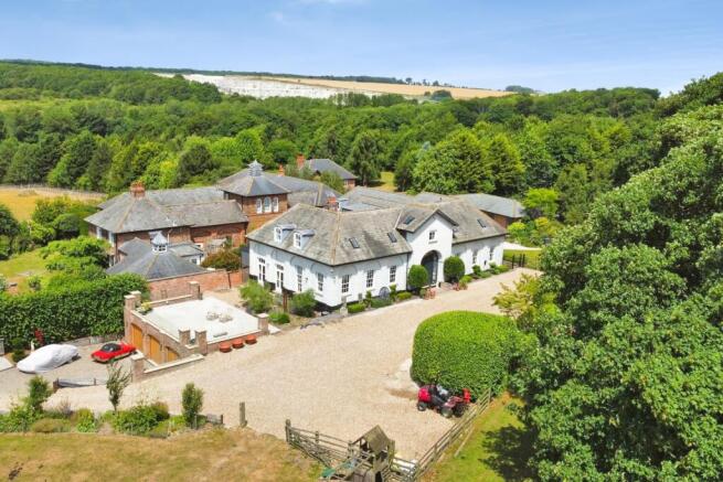6 bed Detached for sale Image 4