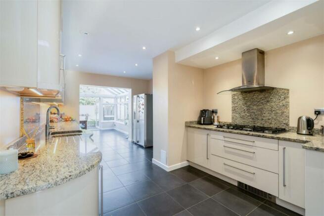70 Rowlands Crescent-14.jpg