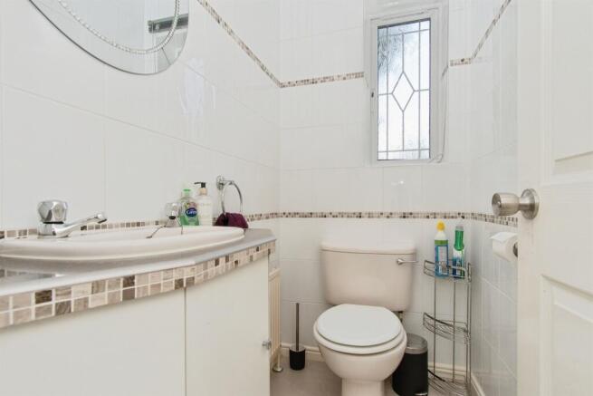 4 bed Detached for sale Image 11
