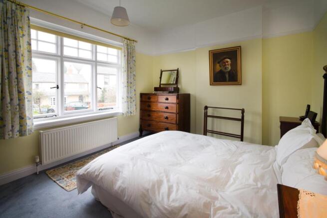 BEDROOM L1120973.jpg