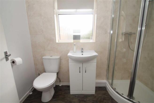 EN-SUITE SHOWER ROOM