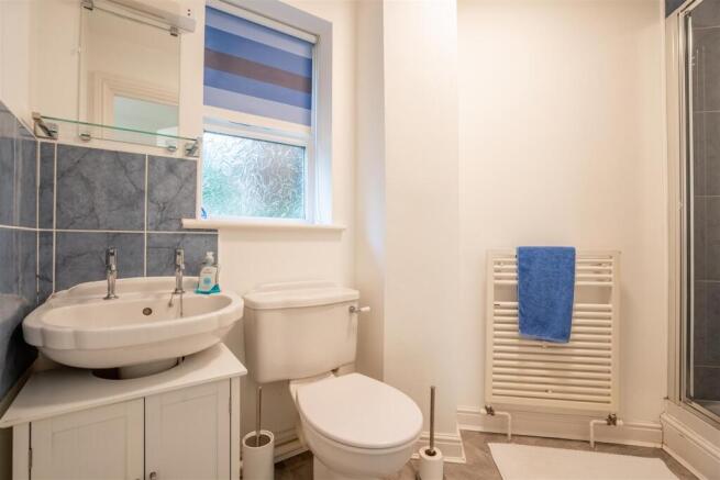 2 bed Apartment to rent Image 9