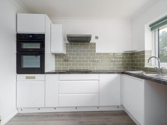 Kitchen (view b)
